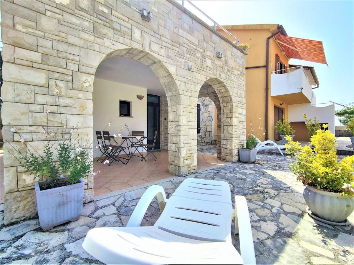 Apartments Morena Rakalj Kültér fotó